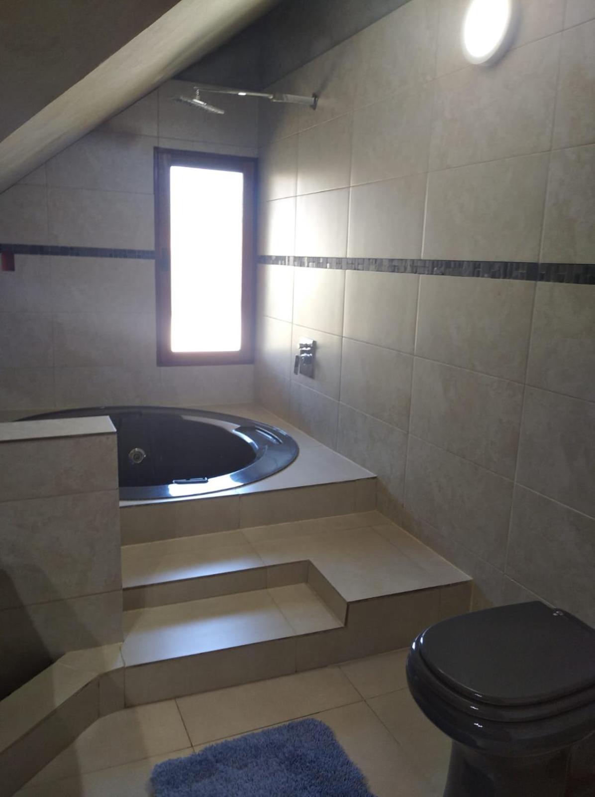 La Casona Del Lago Balneario Ipora Bagian luar foto